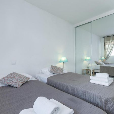 Bright Two Bedroomed Apartment On The Beach In Cannes With Huge Terrace With Fabulous Sea Views - 2001 ภายนอก รูปภาพ