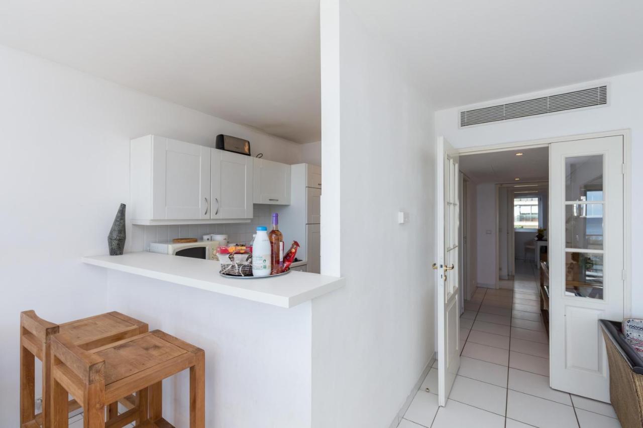 Bright Two Bedroomed Apartment On The Beach In Cannes With Huge Terrace With Fabulous Sea Views - 2001 ภายนอก รูปภาพ