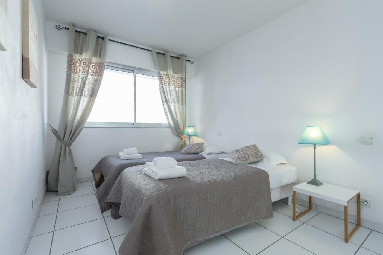 Bright Two Bedroomed Apartment On The Beach In Cannes With Huge Terrace With Fabulous Sea Views - 2001 ภายนอก รูปภาพ